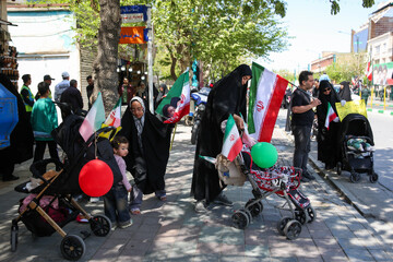 رژه کالسکه‌ سواران مشهد در اربعین رهبر شهید