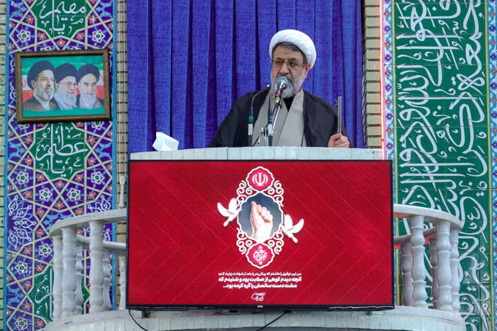 امام جمعه کرمان: ملت با وحدت و تبعیت از رهبری، سنگرهای پیروزی را حفظ کند