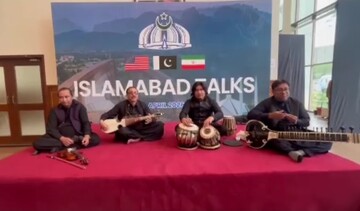 استقبال نوازندگان سنتی از خبرنگاران حاضر در مذاکرات اسلام‌آباد + ویدئو