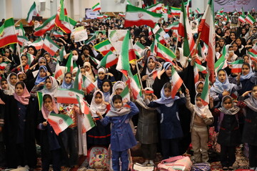 پیمان دانش‌آموزان شیراز با شهدای میناب و جنگ رمضان