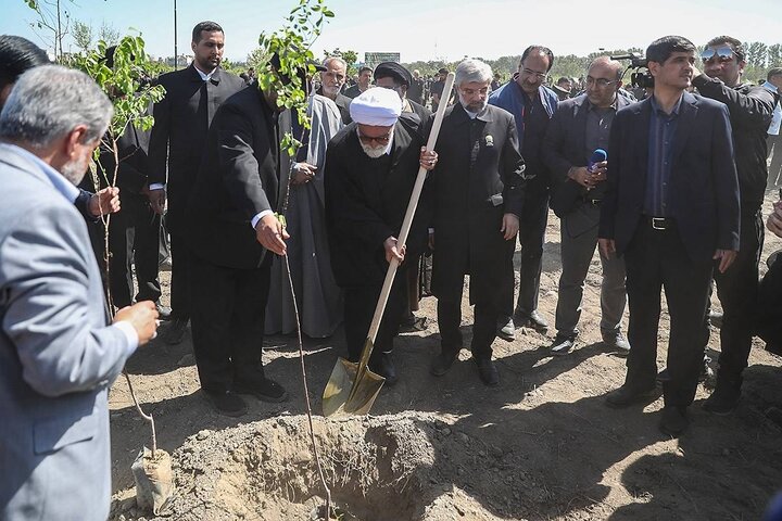 ادای احترام ملی‌پوشان والیبال نشسته به مقام شامخ شهدا