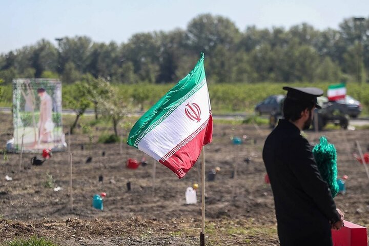 ادای احترام ملی‌پوشان والیبال نشسته به مقام شامخ شهدا