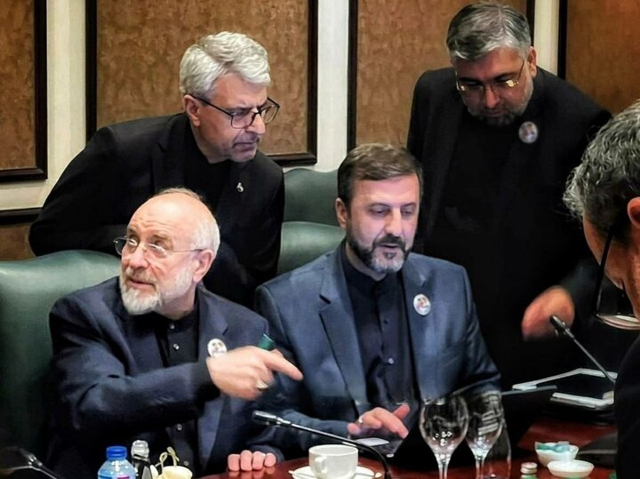 هیات مذاکرهکننده ایران در پاکستان حمایت ۲۶۱ نماینده مجلس از هیات مذاکرهکننده ایرانی