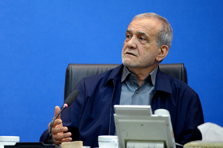 پزشکیان: دستور جمع‌کردن شرکت‌های پیمانکاری را صادر کردم