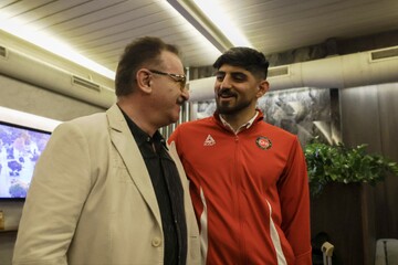 زنوزی: بازیکنان تراکتور مانند سربازان وطن با تمام توان بازی کنند