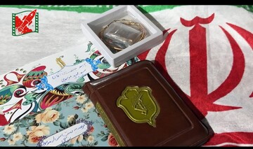 اهدای یک میلیارد تومان طلا از سوی بانوی رفسنجانی به فرماندهی نیروی هوافضای سپاه