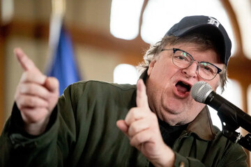 مایکل مور: «ترامپ» تروریست و «ایران» تمدن‌ بزرگ است