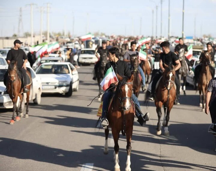 برگزاری رژه سوارکاران در تجدید بیعت با رهبر معظم انقلاب