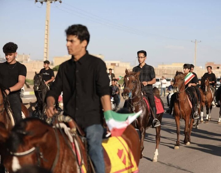 برگزاری رژه سوارکاران در تجدید بیعت با رهبر معظم انقلاب