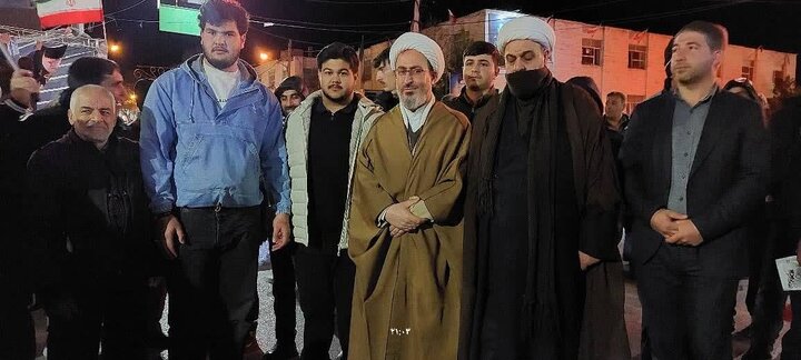 تجلیل از مقام شامخ شهدا توسط قهرمان مشگین‌شهری/قاسم کرمی مدال جهانی خود را اهدا کرد