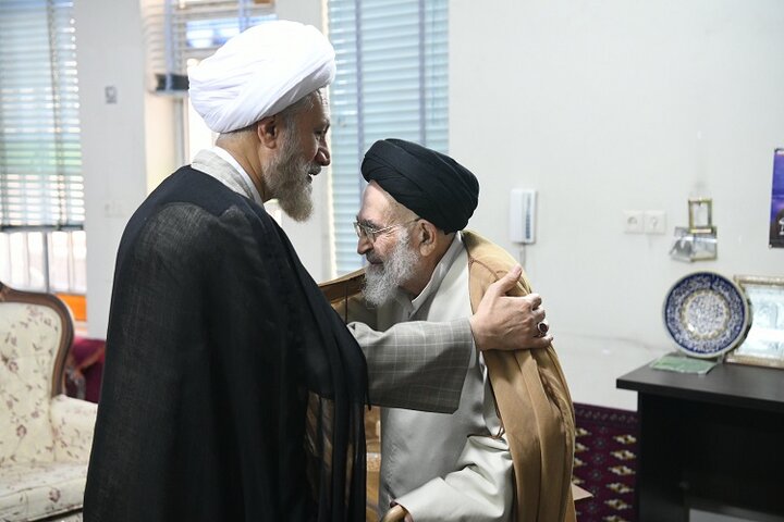 دیدار امام جمعه شیراز با آیت‌الله سیدعلی محمد دستغیب