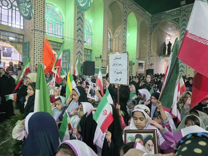 چهل و سومین شب دفاع ملی با حضور دانش آموزان، به یاد کودکان شهید و غنچه‌های پرپر میناب