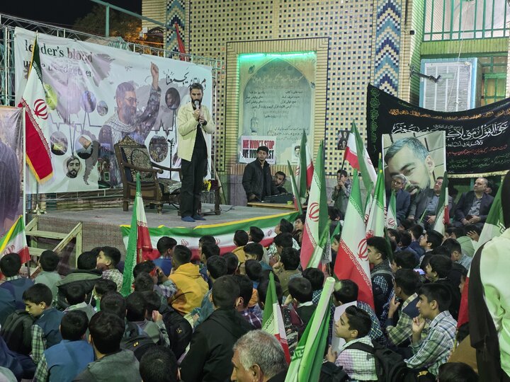 چهل و سومین شب دفاع ملی با حضور دانش آموزان، به یاد کودکان شهید و غنچه‌های پرپر میناب