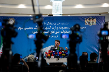 نشست خبری علی زینی‌وند سخنگوی وزارت کشور 