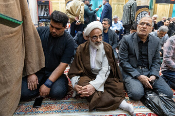 حجت الاسلام حاجی صادقی، نماینده ولی فقیه در سپاه در مراسم بزرگداشت چهلمین روز شهادت سرلشکر شهید محمد شیرازی، رئیس دفتر فرماندهی کل قوا