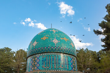 سال تولد او به صورت دقیق مشخص نیست اما طبق منابع مختلف در بازه زمانی ۵۱۳ تا ۵۳۷ هجری قمری به دنیا آمده است. عطار متولد روستای کدکن، یکی از توابع نیشابور است.