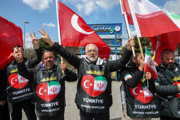 کاروان ۷۲ نفری خبرنگاران ترکیه در مسیر همبستگی - تبریز