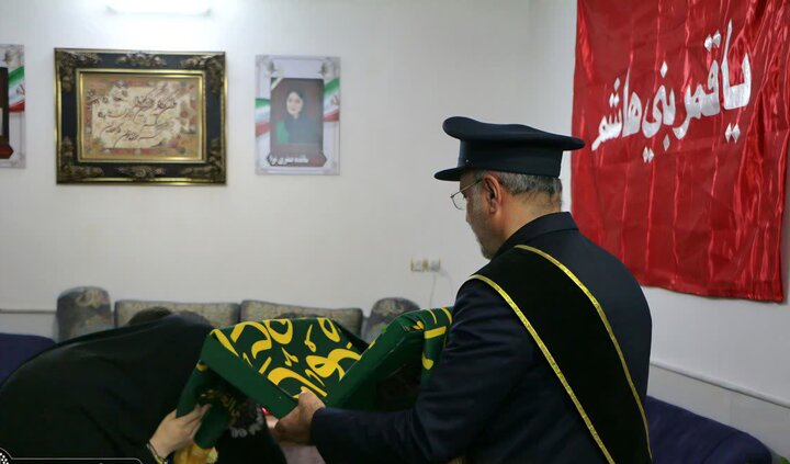 خادمان حرم حضرت فاطمه معصومه(س) با خانواده شهدا دیدار کردند
