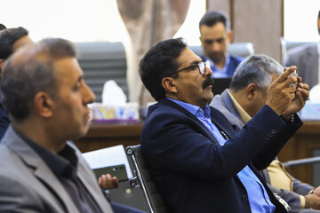 نشست نمایندگان و مدیران اقتصادی استان کرمان با معاون پارلمانی وزیر اقتصاد و دارایی