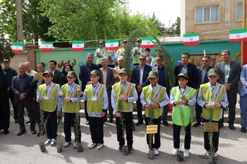 رویش «نهال امید» در مدارس فارس به یاد شهدای جنگ تحمیلی سوم