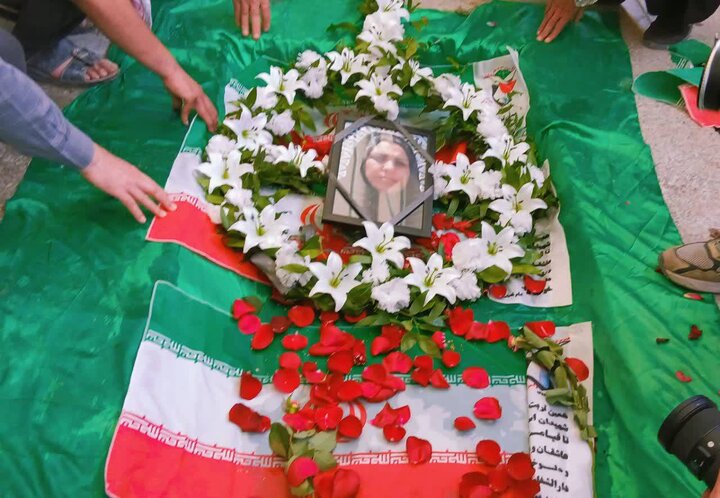 تشییع پیکر مطهر شهیده غانمی از شهدای حملات هوایی دشمنان در خرمشهر