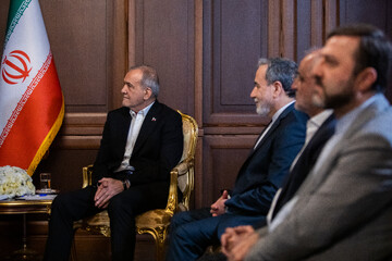 دیدار فیلد مارشال عاصم منیر، فرمانده ارتش پاکستان با مسعود پزشکیان، رئیس جمهور