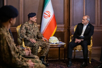 دیدار فیلد مارشال عاصم منیر، فرمانده ارتش پاکستان با مسعود پزشکیان، رئیس جمهور