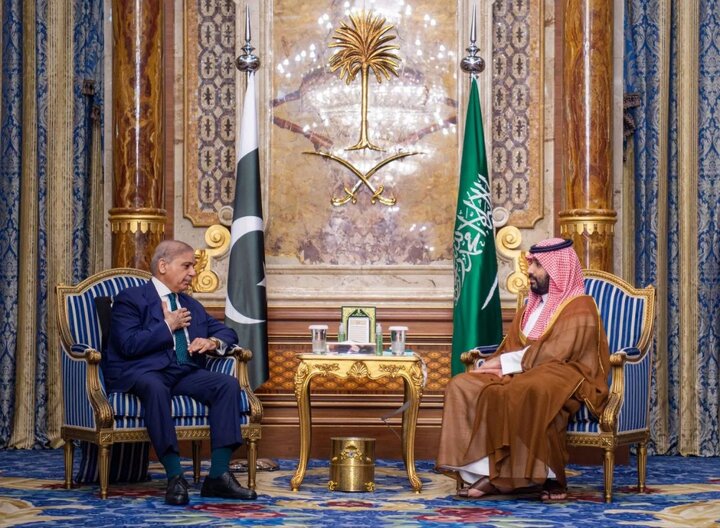 دیدار ولیعهد عربستان و شهباز شریف در جده