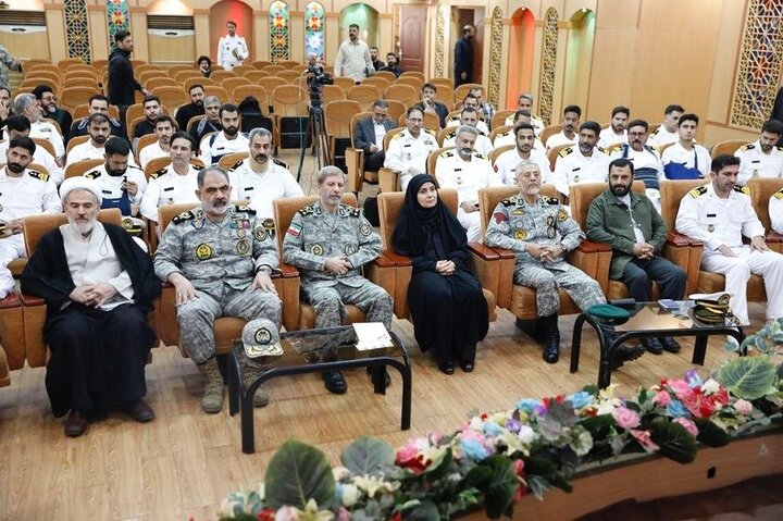 آیین استقبال از ۳۲ قهرمان ناوشکن دنا برگزار شد