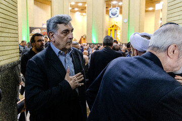 پیروز حناچی در مراسم ترحیم شهید «کمال خرازی»