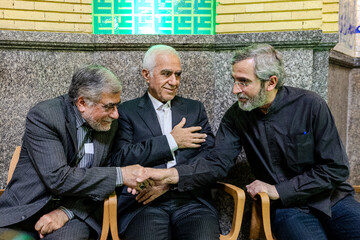علی باقری و علی جنتی در مراسم ترحیم شهید «کمال خرازی»