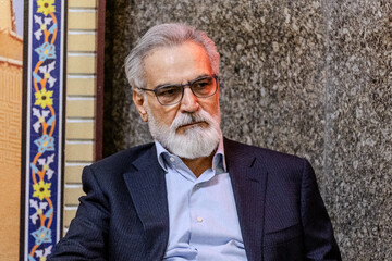 حسین فریدون در مراسم ترحیم شهید «کمال خرازی»