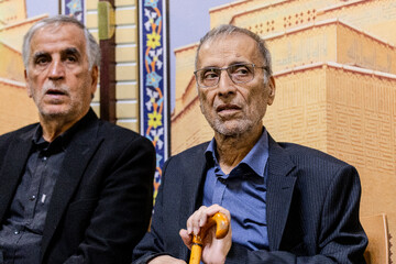 هادی خانیکی در مراسم ترحیم شهید «کمال خرازی»