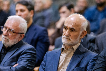 مصطفی معین در مراسم ترحیم شهید «کمال خرازی»