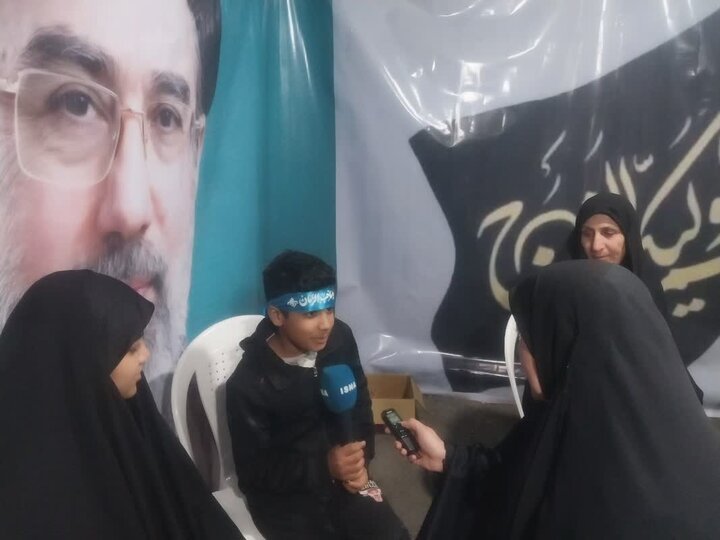 حضور نوجوانان دهه نودی در اجتماعات شبانه و صحنههای زیبای همبستگی ملی