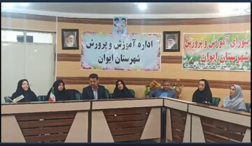 رونمایی از درسنامه‌های جامع و استاندارد دوره ابتدایی متناسب با ایام جنگ تحمیلی در ایلام