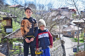 کودکان روستای «شانه تراش» منطقه دوهزار تنکابن