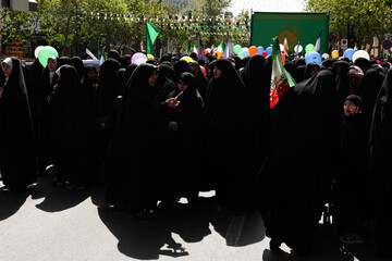 گلباران حرم مطهر رضوی در سالروز ولادت حضرت معصومه (س)