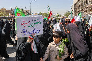 گلباران حرم مطهر رضوی در سالروز ولادت حضرت معصومه (س)