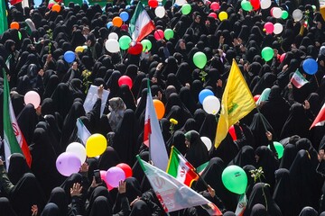 گلباران حرم مطهر رضوی در سالروز ولادت حضرت معصومه (س)