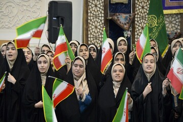 نجوای دخترانه در شبستان احمدی/ بانوان جان‌فدای ایران از عشق به وطن گفتند