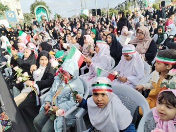 اجتماع دختران پیشوا در«پاتوق جان» / تجدید میثاق با ولایت با فریاد «مرگ بر اسرائیل»