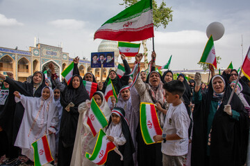 تبدیل برنامه‌های دهه کرامت به جریان اجتماعی امیدآفرین در سطح بقاع متبرکه فارس