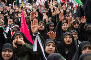 برپایی اجتماع بزرگ دختران و بانوان جان فدا   در دهه کرامت   - شیراز