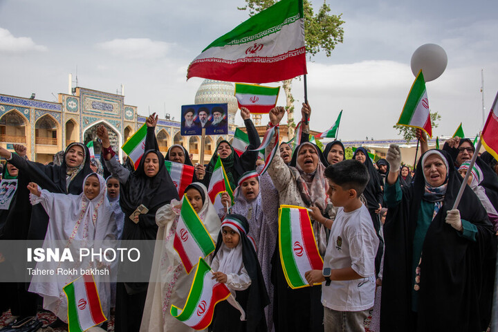 تبدیل برنامه‌های دهه کرامت به جریان اجتماعی امیدآفرین در سطح بقاع متبرکه فارس