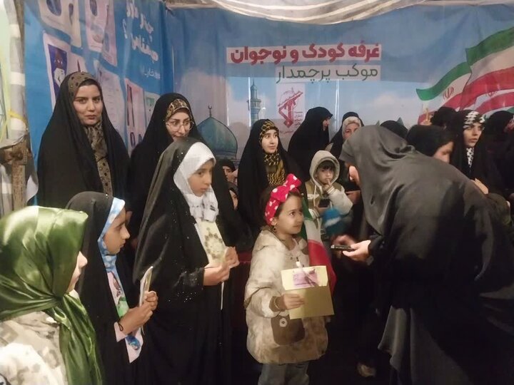 حضور و نقش فعال دختران ایرانزمین در تجمعات شبانه دفاع از کشور