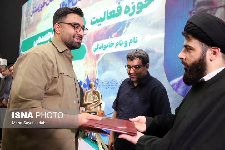 چهره سال هنر انقلاب اسلامی خوزستان معرفی شد