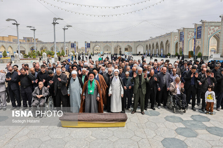 تشییع پیکر قاری بین‌المللی قرآن کریم در حرم مطهر رضوی