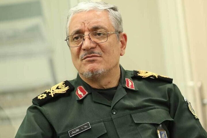 سخنگوی وزارت دفاع: باید در همه میادین با قدرت دشمن را به تسلیم کامل برسانیم