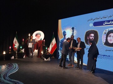 چهره سال هنر انقلاب اسلامی فارس معرفی شد/هنر متعالی امروز مرهون اندیشه‌های «امام شهید» است